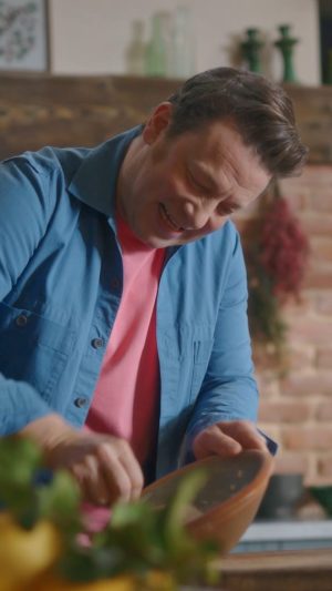Jamie Oliver Instagram - Ever found yourself needing a quick bite to eat but you’re fresh out of bread ?? I have ha ha so me and my team have come up with this is the perfect little hack to ensure you’ve got something scrumptious to stuff with your favourite fillings. You can make these speedy folded flatbread from scratch in under 15 mins !! I’ve also given you two other combo ideas on pages 149-151 of ONE, but you can make it your own. Have fun guys recipe link is in my bio x x

#quickandeasy #flatbread #dinnerideas