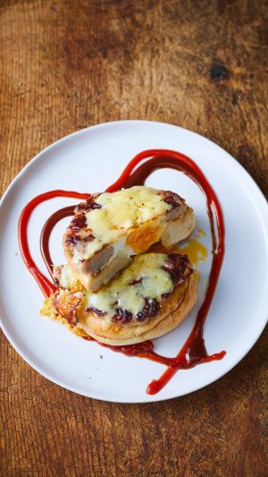 Jamie Oliver Instagram - Morning you lovely lot now I know how much you all love a brunch recipe and I’ve got an absolute corker for you all to try here !! This epic egg in a hole recipe couldn’t be simpler and it is guaranteed to make you smile! This one is ready in just 15 minutes and all you need is one pan and five ingredients! The big question is, are you enjoying it with red or brown sauce?? Or both!! Let me know in the comments and find the recipe in my bio, enjoy the weekend everyone! x x x

#brunch #breakfast #eggrecipes