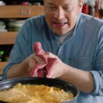 Jamie Oliver Instagram - This is my lovely crazy simple fish pie with cheddar cheese and baby spinach. Knock this one together using just 5 ingredients and it’s on the table in under 30 mins. Fish pie without the faff !!! Recipe link in my bio for anyone who wants to give this a try x x #fishpie #quickandeasy #dinnerideas