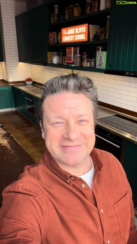 Jamie Oliver Instagram - Now if you lovely lot are looking to treat your Mum to something you can do together this Mother’s Day then I can’t think of many things better than a class at my Cookery School @jamieolivercookeryschool trust me you’ll have the best time! Hit the link in my bio to book a class or order a gift voucher big love x x x #cookingclass #giftideas #MothersDay #AD The Jamie Oliver Cookery School