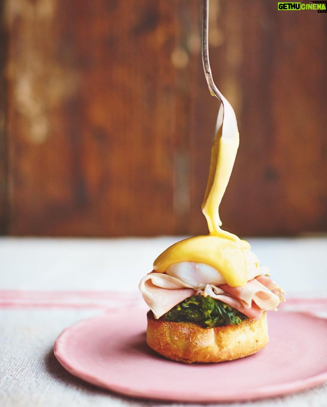 Jamie Oliver Instagram - Just leaving a few delicious brunch ideas for you all this morning, find the recipes in my bio and let me know what you’re all cooking today in the comments! Big love xx #brunch #brunchrecipes #sundayvibes