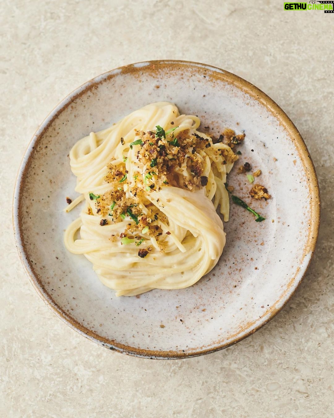 Jamie Oliver Instagram - So you can spend less but still enjoy tasty and nutritious meals me and my team have put together 11 beautiful budget-friendly pasta recipes ! Not only is pasta is an incredibly simple go to dish during the mid week madness, it’s also a brilliant base staple that enables you to use up many ingredients you may have to hand ! From super handy frozen veg, a stray tin of tuna or half a pack of beef mince that needs using up. Link in my bio to get your hands on all the recipes x x #pasta #budgetfriendly #dinnerideas