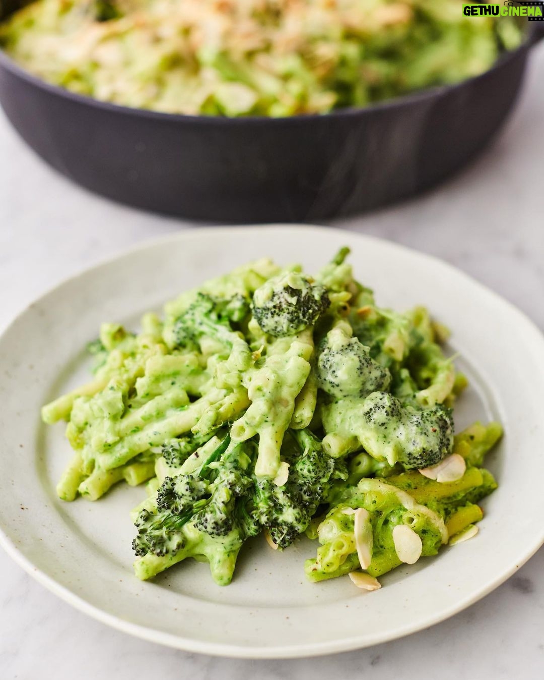 Jamie Oliver Instagram - So you can spend less but still enjoy tasty and nutritious meals me and my team have put together 11 beautiful budget-friendly pasta recipes ! Not only is pasta is an incredibly simple go to dish during the mid week madness, it’s also a brilliant base staple that enables you to use up many ingredients you may have to hand ! From super handy frozen veg, a stray tin of tuna or half a pack of beef mince that needs using up. Link in my bio to get your hands on all the recipes x x #pasta #budgetfriendly #dinnerideas