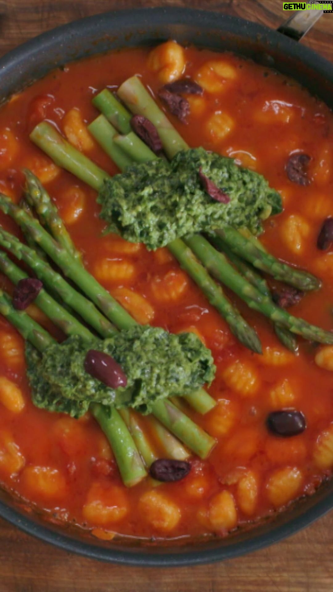 Jamie Oliver Instagram - This is one of my go to sneaky shortcuts for a quick and delicious midweek meal.....pre bought gnocchi ! And here I’m pairing it with a beautiful sweet tomato sauce and some homemade pesto so yes I have cheated with the gnocchi (to save some time !!!) but there are still some lovely homemade elements. Recipe link in my bio x x #gnocchi #quickandeasy #dinnerideas