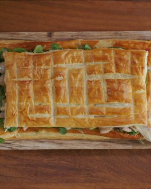 Jamie Oliver Instagram - Three delicious recipes to start your week off right....I’ve got something quick with my super green spaghetti that’s ready in just 13 minutes, something hearty with my chicken and mushroom puff pie that will warm you through and something colourful with my stuffed curried aubergines. Just look at them !! Find all these recipes in my bio x x

#dinnerideas #mondaymotivation #deliciousfood