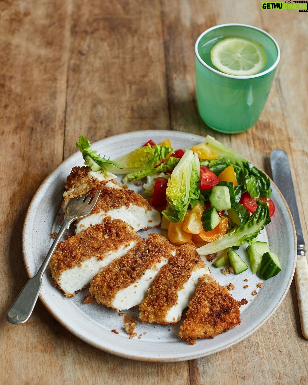 Jamie Oliver Instagram - I know so many of you have been asking for more air fryer recipes so me and my team have gathered together a whole host of delicious ideas for you all over on my website ! Hit the link in my bio and let me know your favourite ! jo xx #airfryer #airfryerrecipes #weekendvibes