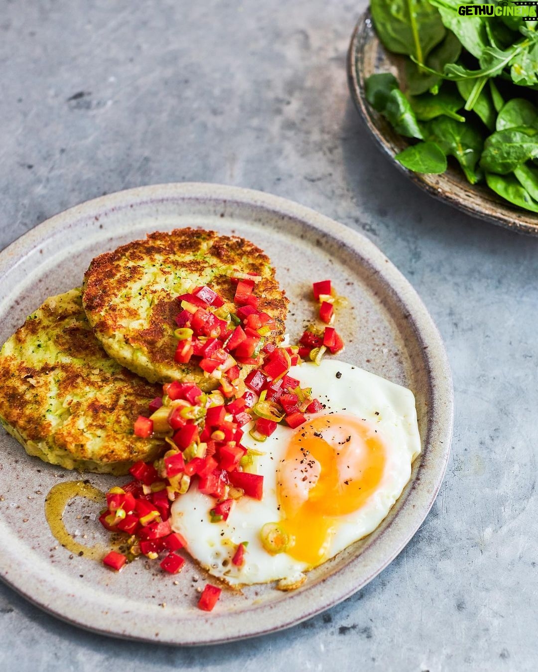 Jamie Oliver Instagram - What if I could tell you that by buying just 10 ingredients you could enjoy 3 delicious healthy midweek meals ? I absolutely love this meal plan and I think you will do too ! Hit the link in my bio for the full list of ingredients and how to make these three cracking recipes from them ! Jacket Spuds & Homemade Beans Potato, Pepper & Broccoli Frittata Smoky Veg Patties Big love x x x #mealprep #budgetfriendly #dinnerideas