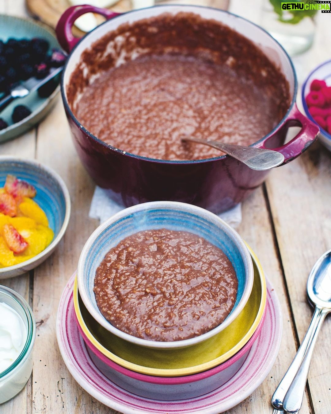 Jamie Oliver Instagram - There’s no better way to start the day than with a healthy, delicious and nutritious breakfast, it really does set you up for the day ahead whether you’re working from home or out and about! Hit the link in my bio for a whole host of lovely breakfast ideas x x #breakfast #mondaymotivation #breakfastideas