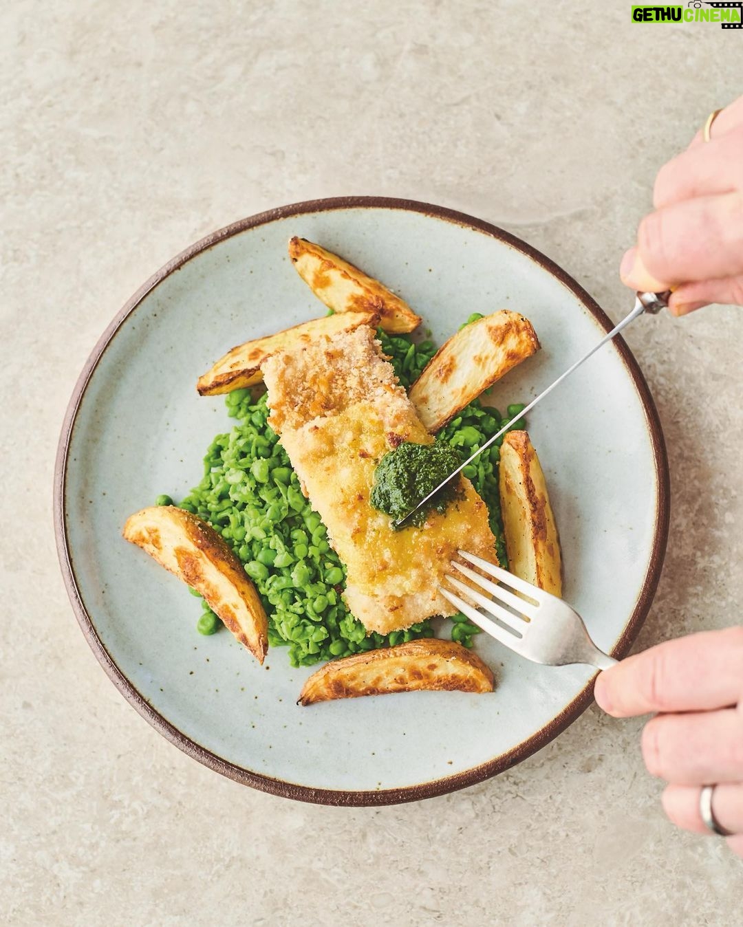 Jamie Oliver Instagram - If you’re looking for a recipe this weekend then I’ve got some delicious fakeaway ideas on my website that you’ll love! They’ll be healthier, cheaper and ready much quicker than your average takeaway gets delivered !! Hit the link in my bio for the recipes and let me know your favourite, JO x x #fakeaway #dinnerideas #weekendvibes