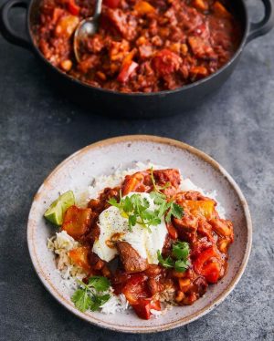 Jamie Oliver Instagram - If like me you’re a super busy parent I’ve created a brilliant 4 week budget friendly meal plan !! It’s a proper game changer this and a great way to start your 2024. It’s packed with loads of warming comforting recipes to help you save money, reduce waste and enjoy properly delicious food !! What are you waiting for hit the link in my bio to get it now x x x

#budgetfriendly #dinnerideas #recipes