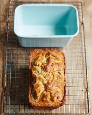 Jamie Oliver Instagram - If like me you’re a super busy parent I’ve created a brilliant 4 week budget friendly meal plan !! It’s a proper game changer this and a great way to start your 2024. It’s packed with loads of warming comforting recipes to help you save money, reduce waste and enjoy properly delicious food !! What are you waiting for hit the link in my bio to get it now x x x

#budgetfriendly #dinnerideas #recipes