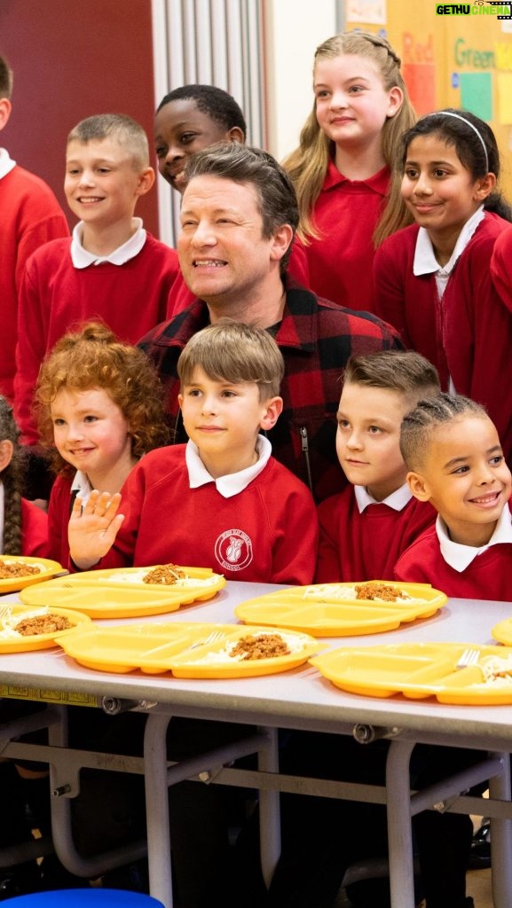 Jamie Oliver Instagram - Have you voted in this year’s Good School Food awards yet ??? I know there are so many unsung school food heroes who deserve some big love.....the people who go the extra mile to feed our kids good food and teach them about the joy of cooking. Proper legends in my opinion ! Get nominating now by hitting the link in my bio. And a huge shout out to all of our 2023 winners x x x #GoodSchoolFoodAwards