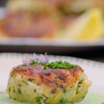 Jamie Oliver Instagram - I had so much fun developing this recipe with my team to hero the flavours of Cullen skink ! For anyone who doesn’t know Cullen skink is one of Scotland’s most famous dishes......it’s a hearty soup that is made with smoked haddock which inspired these crispy smoked haddock fishcakes. I serve them with a creamy chive and onion sauce for some seriously good comfort food ! Enjoy guys recipe link in my bio x x #fishcakes #dinnerideas #deliciousfood