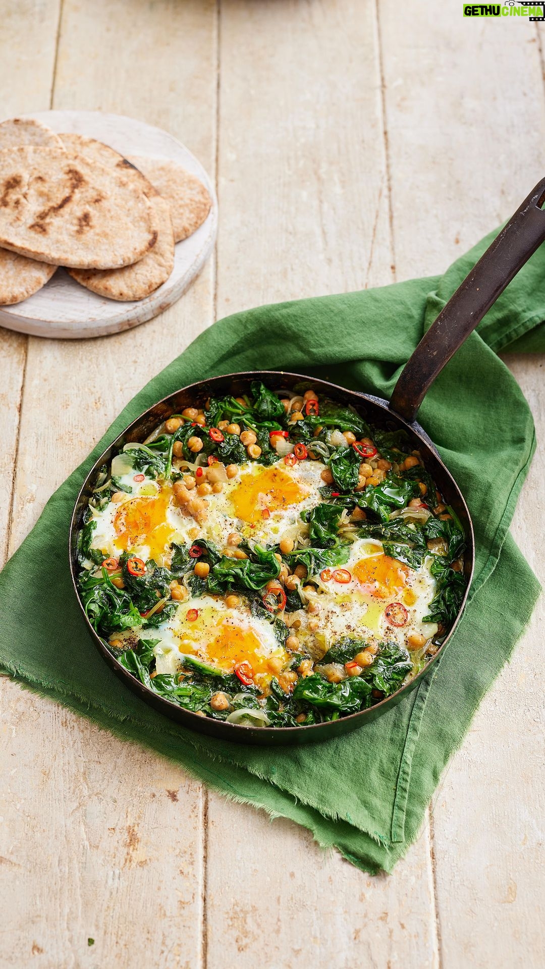 Jamie Oliver Instagram - Looking for a great dish that you can enjoy for literally any meal of the day ??? Me and @tescofood have got you covered with this beautiful green shakshuka ! It comes in at under £1 a portion and is one 1 of your 5 a day which lets be honest is great value and a way to add some sunshine to your table ! Recipe link in my bio for you lovely lot x x #AD #JamieAndTesco #shakshuka #dinnerideas
