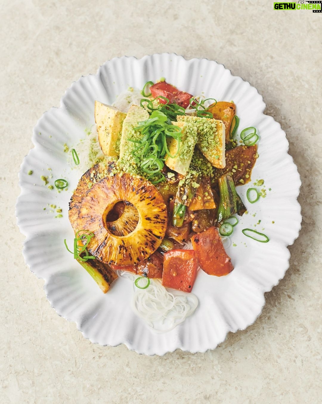 Jamie Oliver Instagram - Tofu really is an amazing meat free alternative and can be a beautiful carrier of flavour, so I've put together a collection of tasty tofu recipes which includes soups, stir-fries and salads, plus a few genius ones that use tofu in exciting ways ! So good that even the meat eaters in your life will love them trust me ! Also have to mention that tofu is a brilliant high protein choice, being low in saturated fat and a great source of calcium and phosphorus. Win win really ! Link in my bio for the collection x x #tofu #meatfreemonday #dinnerideas