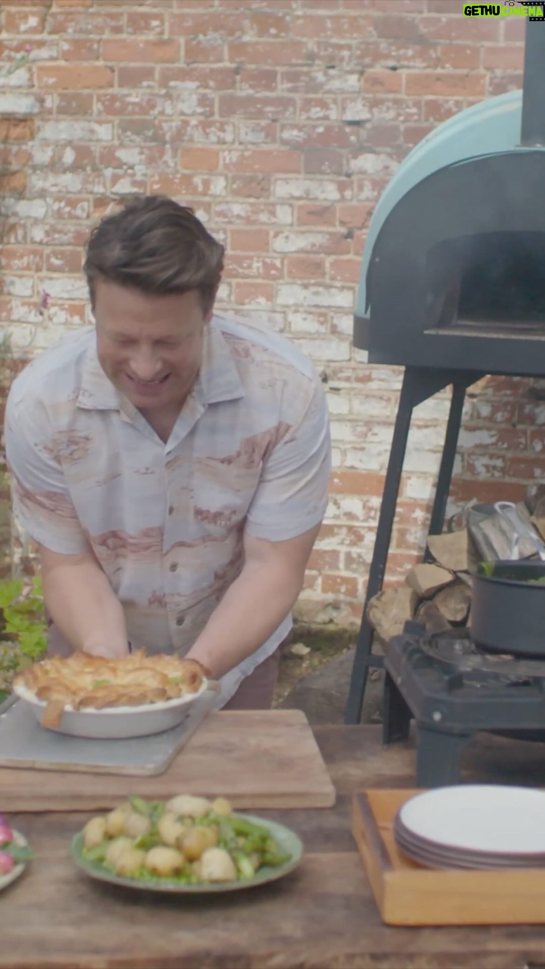 Jamie Oliver Instagram - Today I wanna share with you my puff pastry pie with sausage, bacon and chicken and a truly special watercress sauce ! One word for this......JOY! What are you waiting for get involved and give it a go x x x #chickenpie #sundayvibes #dinnerideas