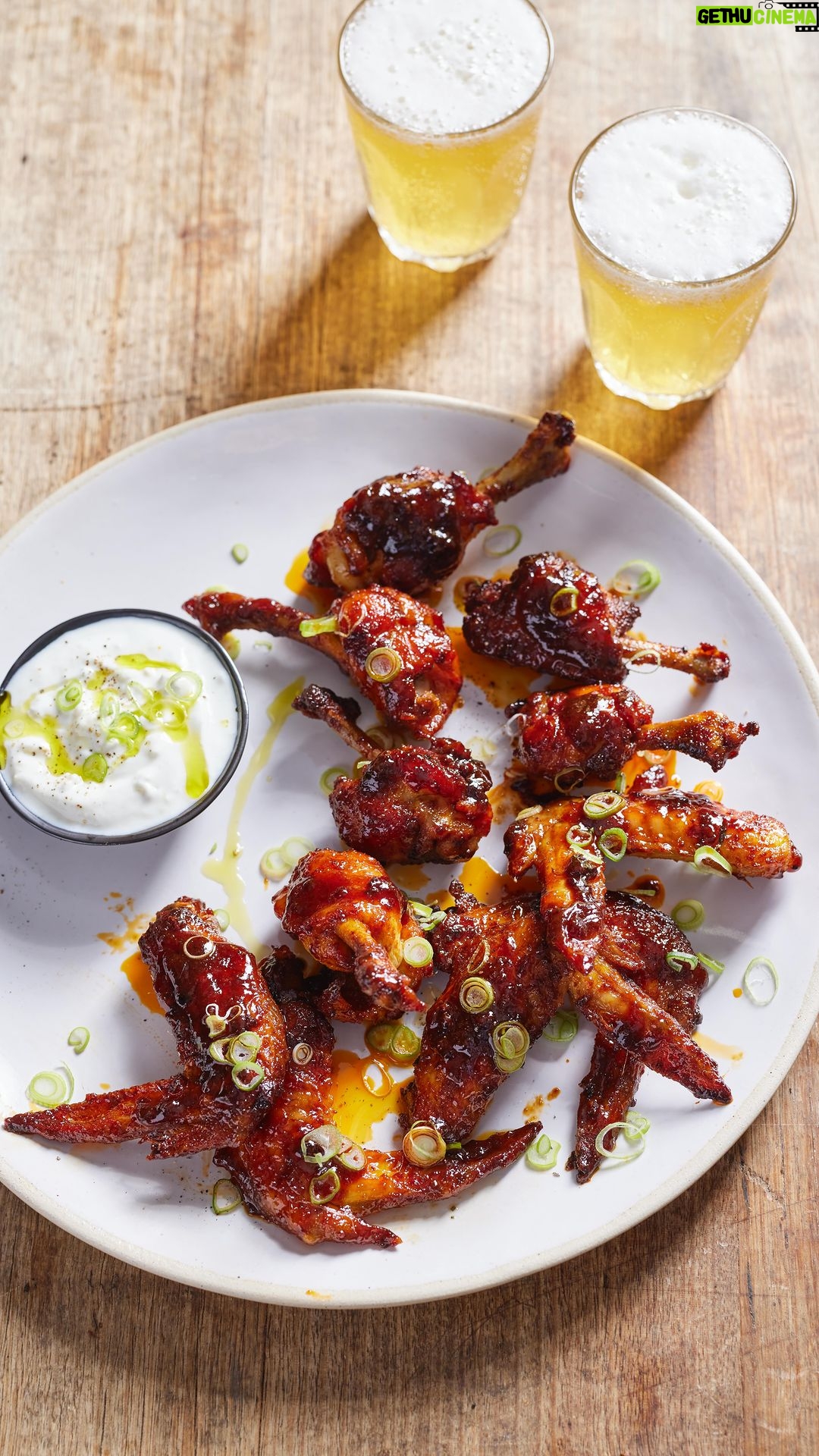 Jamie Oliver Instagram - This is my one-pan recipe for the quickest, easiest Buffalo-style chicken wings. A real joy to make and to eat !! I’m sharing a couple of little hacks to make these wings eat beautifully and just fall off the bone.....if you know you know ! I’ve kept this recipe super simple so you can knock these out really easily when you’re feeding a crowd (which in my case is my family ha ha ha) Recipe link in my bio for you lovely lot x x #wings #weekendvibes #dinnerideas