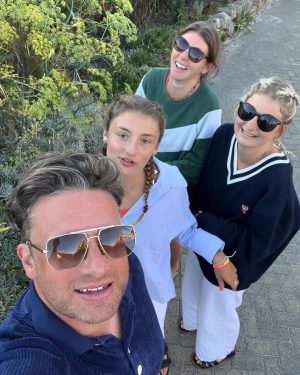 Jamie Oliver Instagram - Happy Mother’s Day to the mum of our Oliver’s army of children ! the amazing @joolsoliver thank you for all that you do, you constantly inspire me with how much you give and do for the kids. Have a loverly day you deserve it I hope you enjoy all your treats and love jox x x