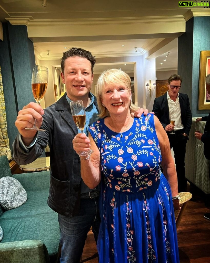 Jamie Oliver Instagram - Happy Mother’s Day to all mums out there but of course my own shining sparkling star my mum Sally Oliver ♥️ thanks mum you are amazing and I love you so much thanks for all the good times….I’m always so grateful for a loving childhood and wonderful memories…..love you mum ….see you soon jox x x Happy Mothers Day