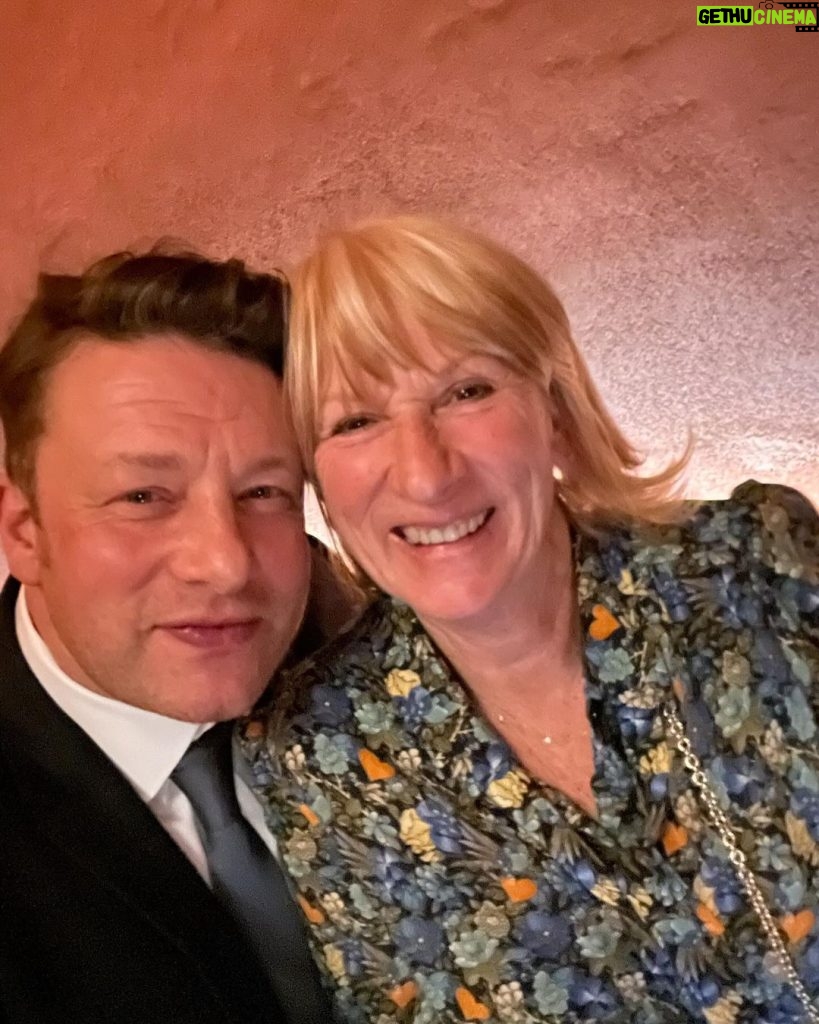 Jamie Oliver Instagram - Happy Mother’s Day to all mums out there but of course my own shining sparkling star my mum Sally Oliver ♥️ thanks mum you are amazing and I love you so much thanks for all the good times….I’m always so grateful for a loving childhood and wonderful memories…..love you mum ….see you soon jox x x Happy Mothers Day