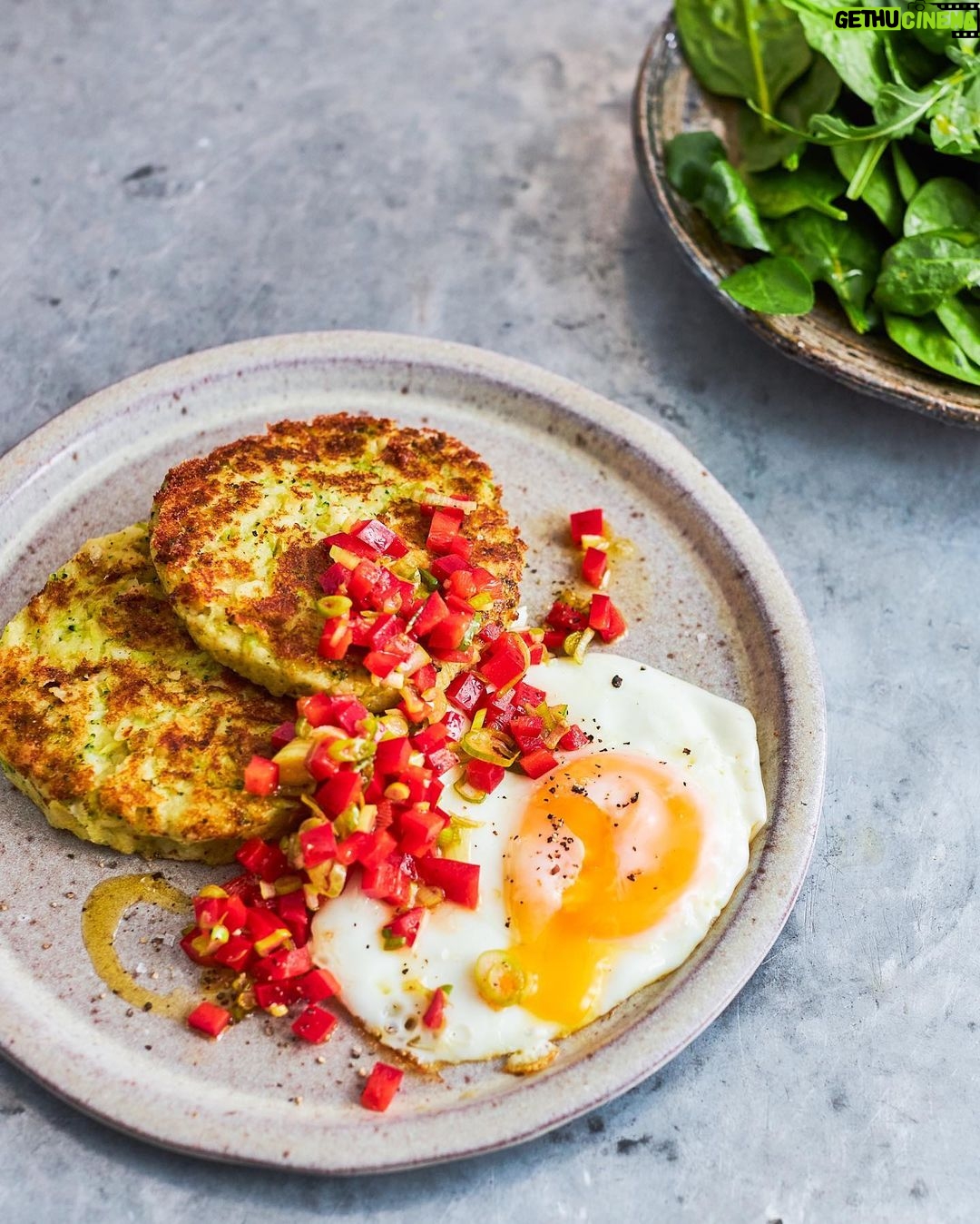 Jamie Oliver Instagram - If like me you’re a super busy and short on cooking time I’ve created a 4 week budget friendly meal plan just for you !! It’s packed with loads of comforting recipes to help you save money, reduce waste and enjoy properly delicious food !! A real game changer !! What are you waiting for hit the link in my bio to get it now x x x #mealprep #dinnerideas #budgetfriendly