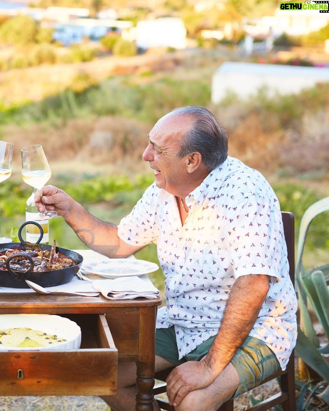 Jamie Oliver Instagram - Swipe for a surprise !! Wherever I am you know who’s going to be close behind...ha ha ha my man @gennarocontaldo xxx