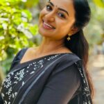 Janani Ashok Kumar Instagram - Loving this woman more than me #beingbharathi #idhayam #zeetamil - 📸: @dhachayani44 Saree: @chettinad_sarees Chennai, India