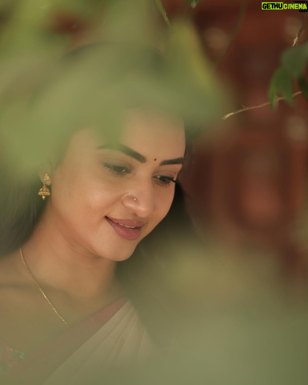 Janani Ashok Kumar Instagram - அவன் போகும் பாதை நிழல் போல செல்லும் ✨💫🫠 - 📸: @viki_pixer Chennai, India