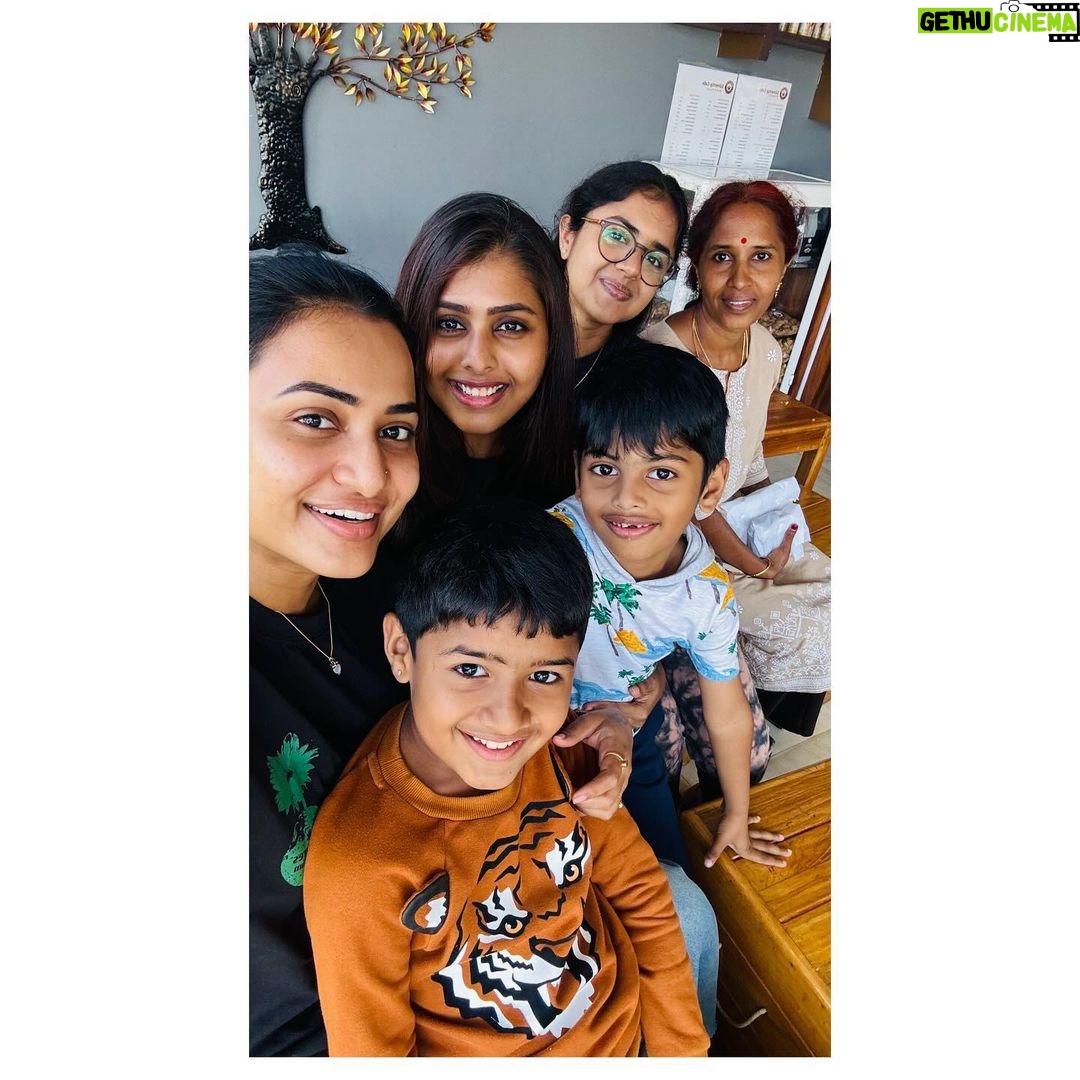 Janani Ashok Kumar Instagram - Loving & Living this life 🥹🫶🏼🧿 January 2024 = Grateful Heart ❤️ Especially the people in my life 🫠🫶🏼✨💫🙏🏼 Coimbatore, Tamil Nadu