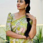 Janani Ashok Kumar Instagram - Run towards Love you’ll never regret it ✨💫🤍 - Saree: @bharanisilks Blouse: @santhanalakshmiashok 📸: @vahitha.begam.5492 Chennai, India