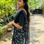 Janani Ashok Kumar Instagram - உன் காதலால் என்னுள் நூறு கனா ☺️🫠❤️🫶🏼 Saree: @chettinad_sarees 📸 : @dhachayani44 Chennai, India