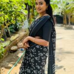 Janani Ashok Kumar Instagram - உன் காதலால் என்னுள் நூறு கனா ☺️🫠❤️🫶🏼 Saree: @chettinad_sarees 📸 : @dhachayani44 Chennai, India