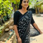 Janani Ashok Kumar Instagram - உன் காதலால் என்னுள் நூறு கனா ☺️🫠❤️🫶🏼 Saree: @chettinad_sarees 📸 : @dhachayani44 Chennai, India
