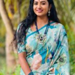 Janani Ashok Kumar Instagram - எதிரினில் நான் எரிகிற நான்… உதிர்ந்திடும் மழைச்சரம் நீயே… ஒருமுறை அல்ல முதல்முறை அல்ல… தினம்தினம் என்னை சூழும் தீ… - 📸: @visnu.sarwin Accessories: @methurna_collections Coimbatore, Tamil Nadu