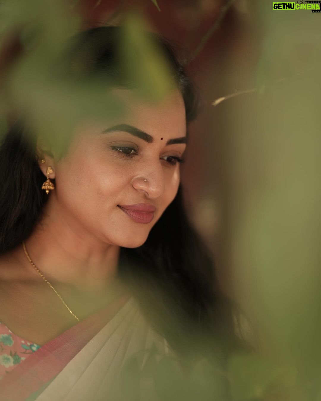 Janani Ashok Kumar Instagram - அவன் போகும் பாதை நிழல் போல செல்லும் ✨💫🫠 - 📸: @viki_pixer Chennai, India