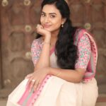 Janani Ashok Kumar Instagram - அவன் போகும் பாதை நிழல் போல செல்லும் ✨💫🫠 - 📸: @viki_pixer Chennai, India