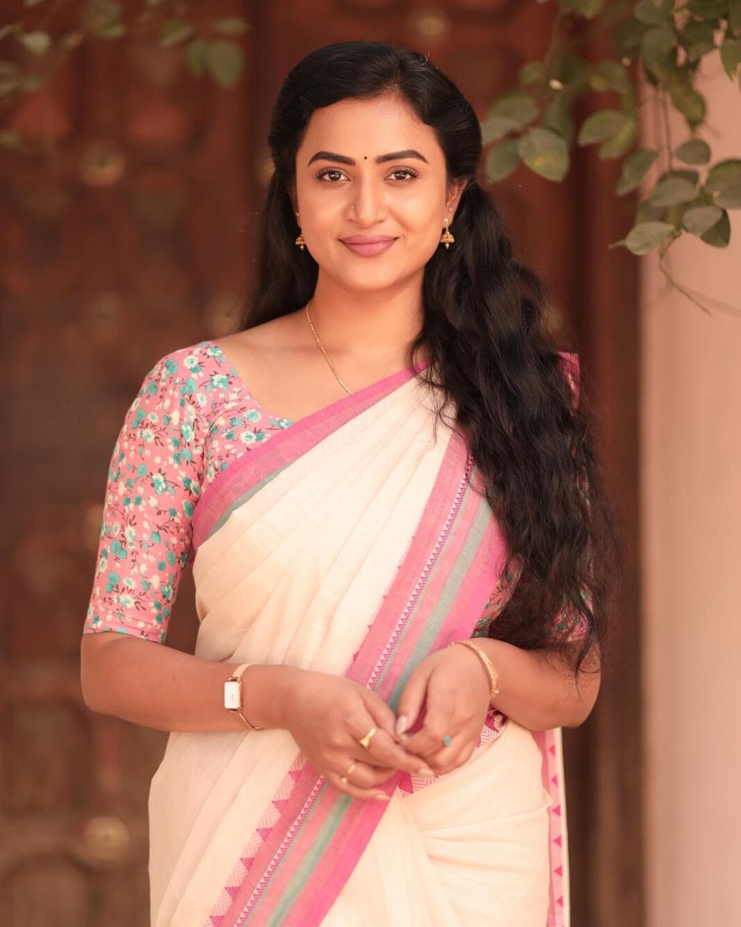 Actress Janani Ashok Kumar HD Photos and Wallpapers February 2024 ...