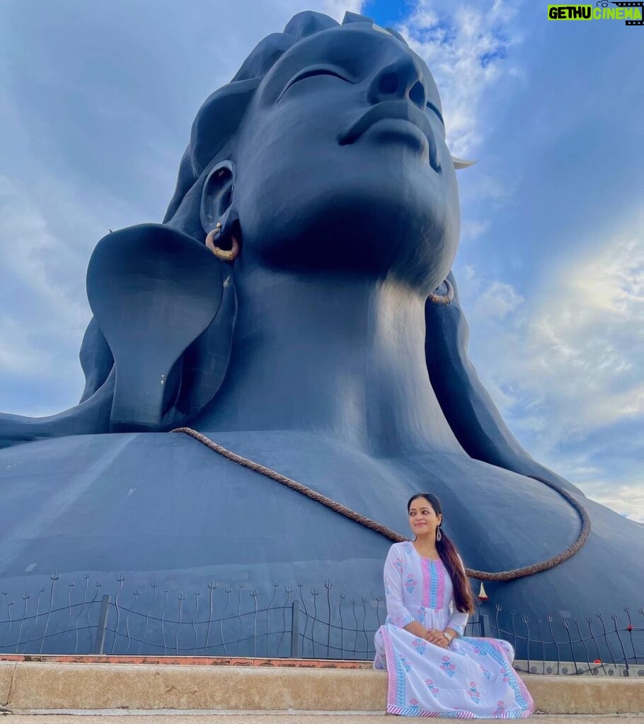 Janani Iyer Instagram - Rise and shine! Today is a brand new day, full of endless possibilities. Make the most of it! @isha.foundation @sadhguru @adiyogi.official