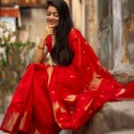 Janani Iyer Instagram – The right shade of red makes all the difference! 
Saree- @thepallushop 
Shot by @murlee_photography
Team
@vb_views
@vignesh_venkadesan
@pradeepwilliams05