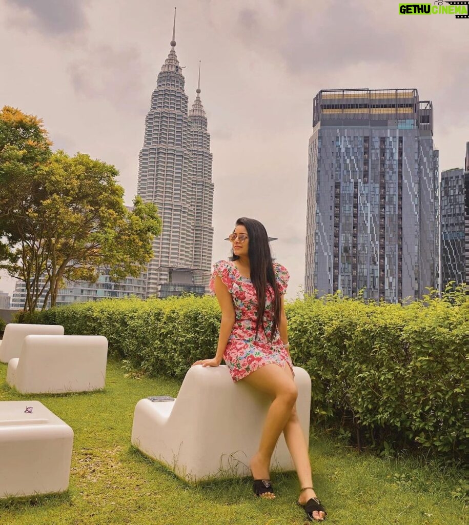 Janani Iyer Instagram - Meanwhile, in Kuala Lumpur… Photographer- @ganeshyoganathan #klcc #malaysia #petronastowers KLCC, Petronas Towers, Kuala Lumpur, Malaysia