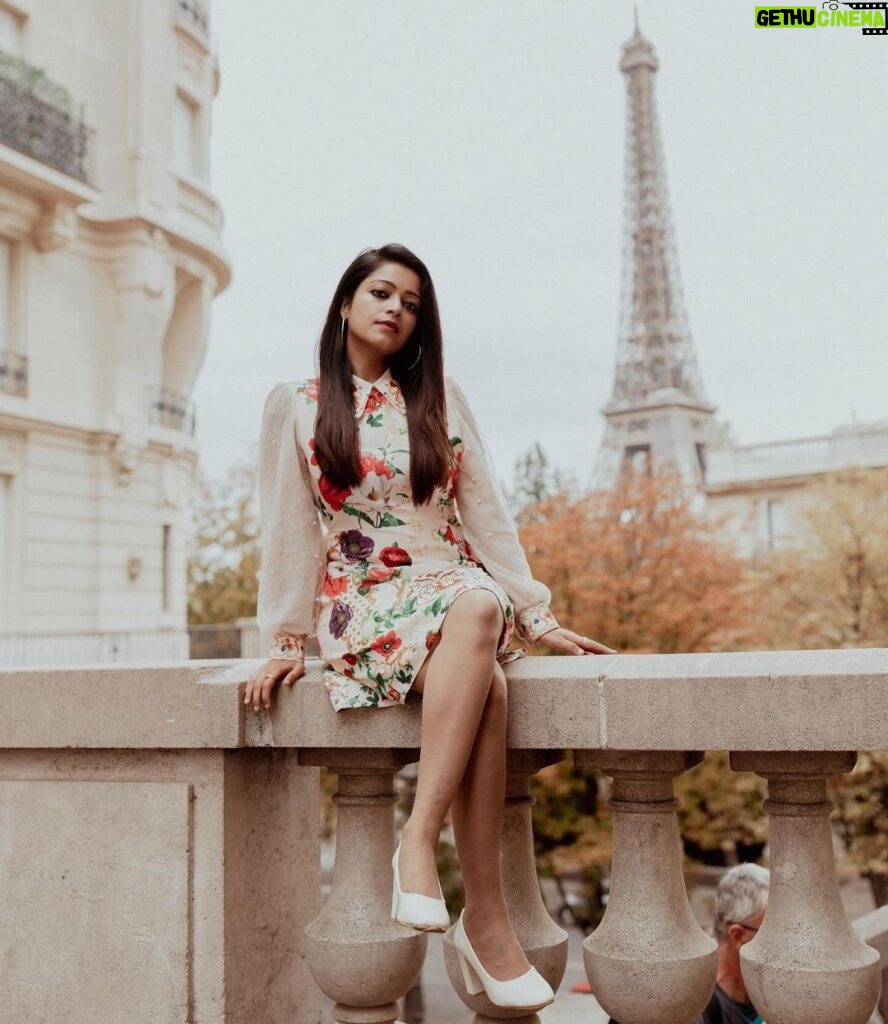 Janani Iyer Instagram - Throwing it back! #europetrip #paris Outfit- @thehazelavenue Travel partner- @gtholidays.in Photo- @njenani_photography