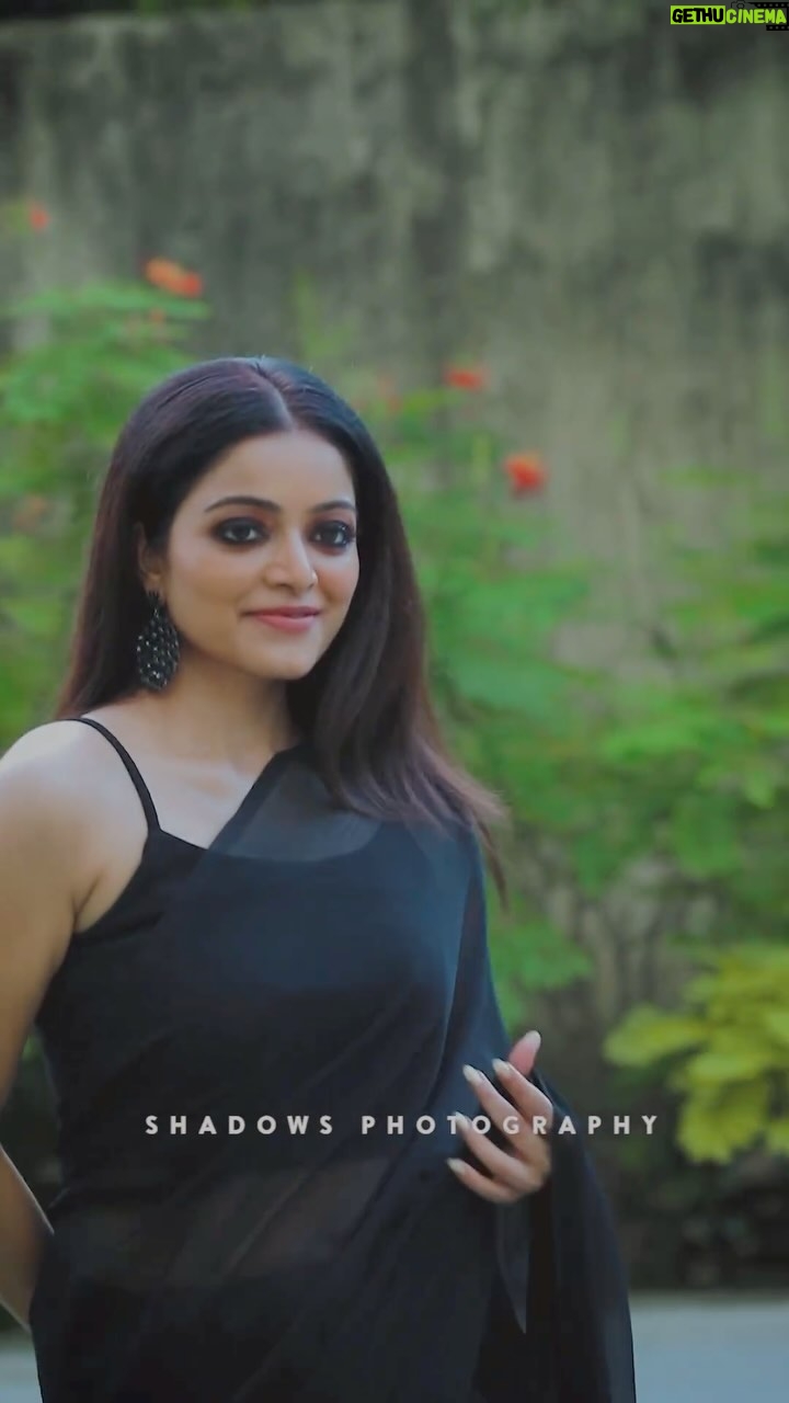 Janani Iyer Instagram - Throwback to my most fav shoot ever! Make up- @artistrybyolivia Photographer- @ajay_shadowsphotography Hair- @mani_stylist_ Video- @ajay_shadowsphotography