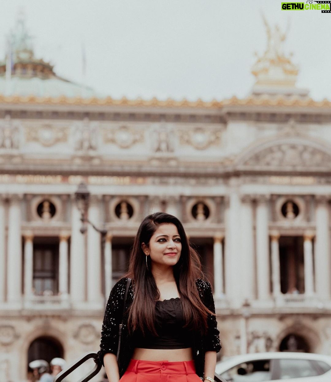 Janani Iyer Instagram - Throwing it back! #europetrip #paris Outfit- @thehazelavenue Travel partner- @gtholidays.in Photo- @njenani_photography