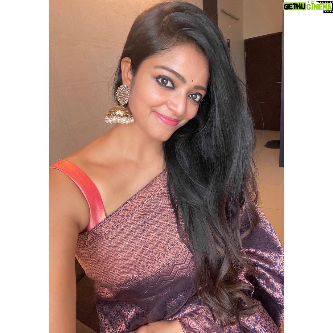 Janani Iyer Instagram - Weekend vibes! 🦋✨