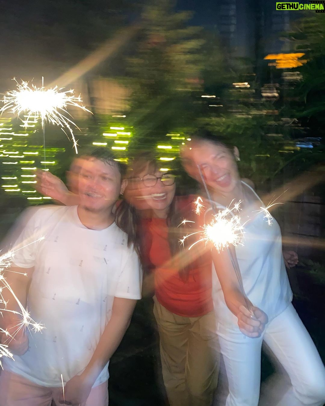 Jane De Leon Instagram - Cheers!!! All the best for 2024! 🥂#HNY