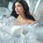 Jane De Leon Instagram - Like these amazing flowers, my life also blooms as I turned a year older. 🌷🤍 #BirthdayGirl