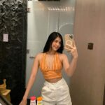 Jane De Leon Instagram - Serving you all some V-Day glam! Can’t wait to meet with my friends for our much awaited GALentines date 🩷 So thankful to @foreverglowphilippines lotion for this much needed GLOW on this special day! Don’t forget to include this on your glam prep too, #GLOWgals! ✨ Glow lang nang glow, NATURALLY!