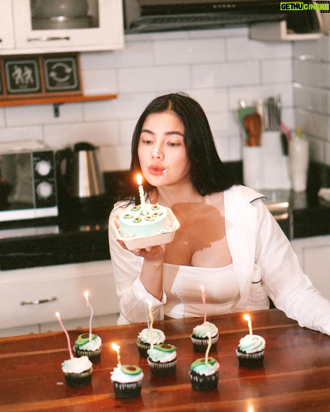 Jane De Leon Instagram - π Happy Birthday, my dear Freshies family!! π₯³ As we blow out the candles on this avocado-inspired cake, we celebrate for the perfect blend of freshness and vitality β both in life and in every Freshies treat! ππ₯π°π Don't forget to buy at least 5 pouches of Freshies Avocado Milk to join our Grand Raffle! Promo lasts until November 15, 2023 only. Winners will be announced on November 25, 2023. π Cheers to another year of delicious memories with Freshies! ππ #OneYearWithFreshies