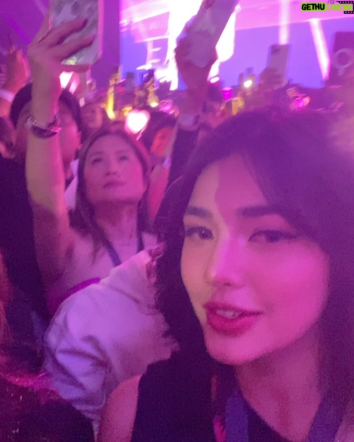 Jane De Leon Instagram - LOVEEYYY! I’m so blessed to have someone like you in my life actually not just someone but a sister. 🥹 Thank you for being there for me and everytime na may problema nandito tayo lagi para sa isat’ isa kahit minsan matigas ulo nating dalawa hahaha! Always remember na proud ako sayo. Napaka-hard working mong tao and sweet at the same time. Basta mahal kita alam mo na yun. Happy Birthday Loveyy! Love you! 💓 @ellemendoza_