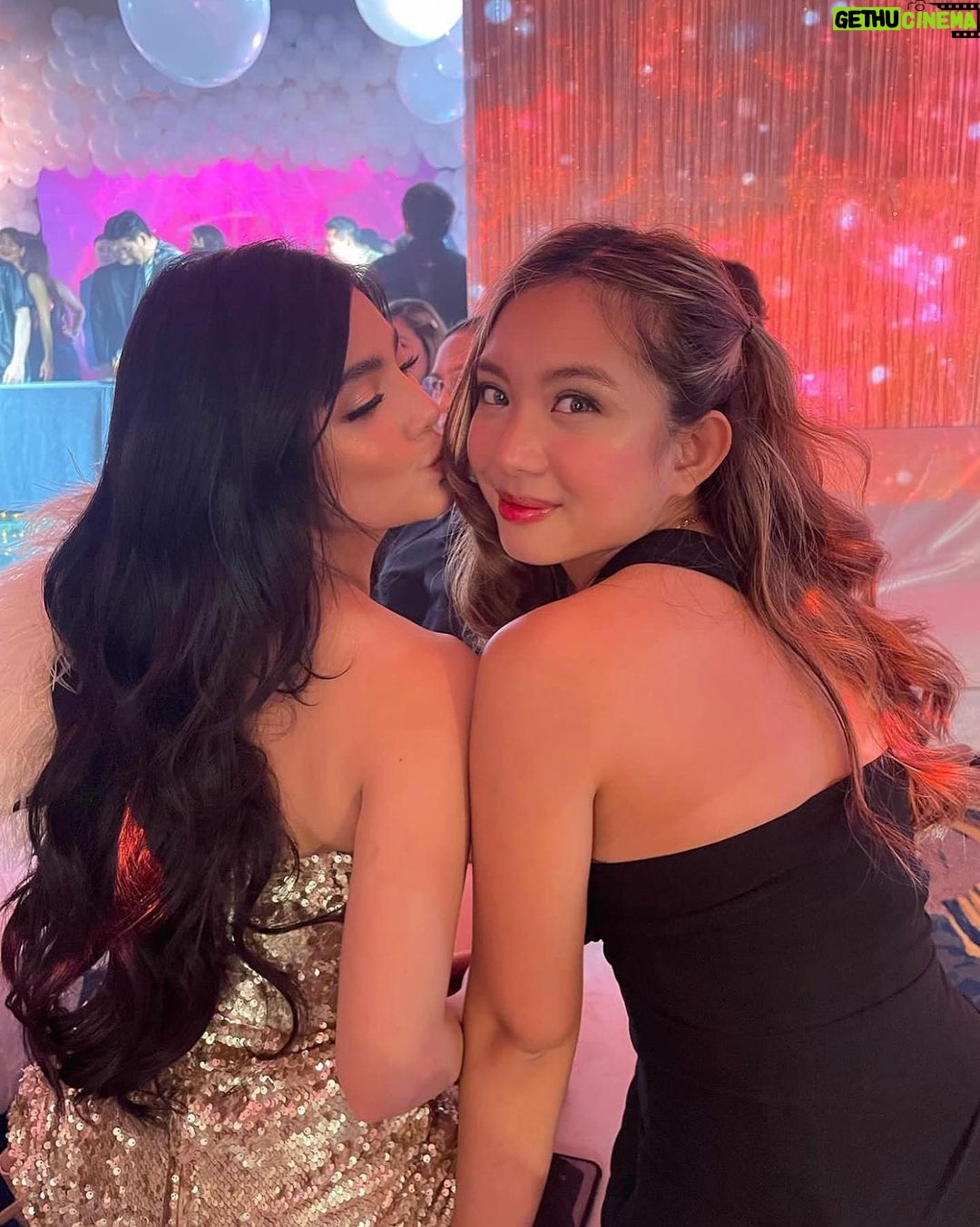 Jane De Leon Instagram - LOVEEYYY! I’m so blessed to have someone like you in my life actually not just someone but a sister. 🥹 Thank you for being there for me and everytime na may problema nandito tayo lagi para sa isat’ isa kahit minsan matigas ulo nating dalawa hahaha! Always remember na proud ako sayo. Napaka-hard working mong tao and sweet at the same time. Basta mahal kita alam mo na yun. Happy Birthday Loveyy! Love you! 💓 @ellemendoza_